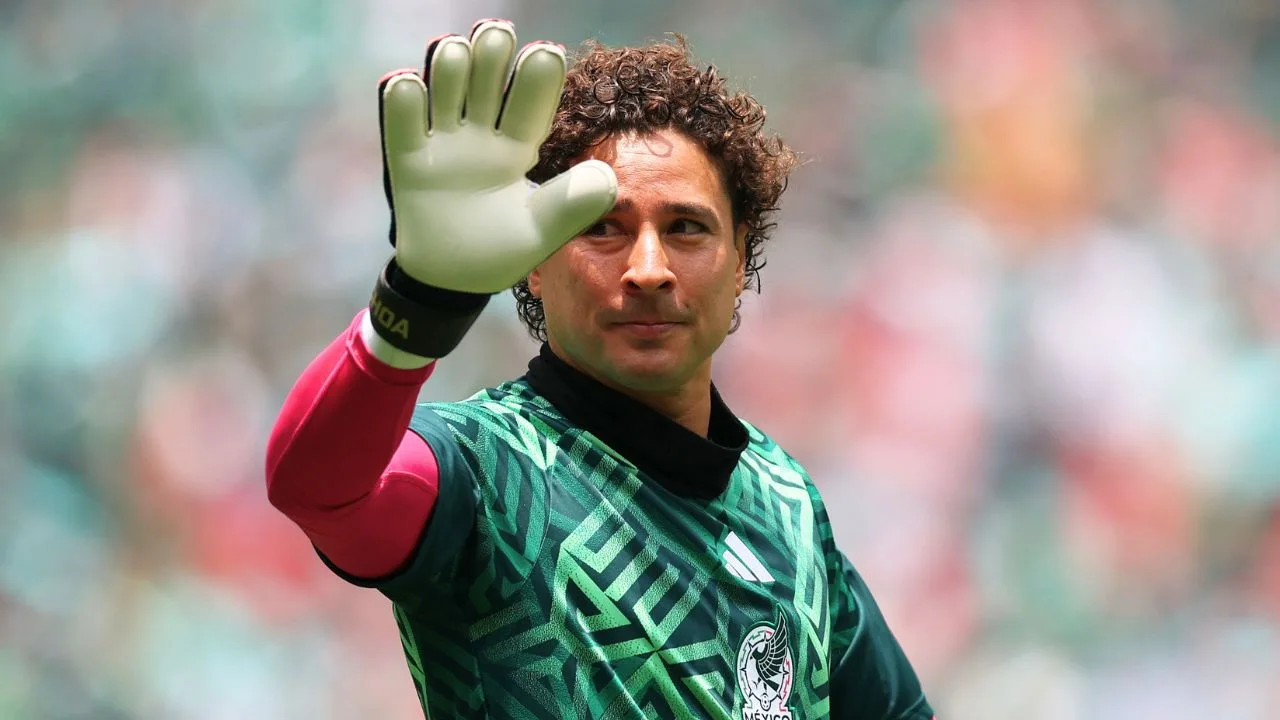 Memo Ochoa rompe el llanto y se despide de la Selección Mexicana.