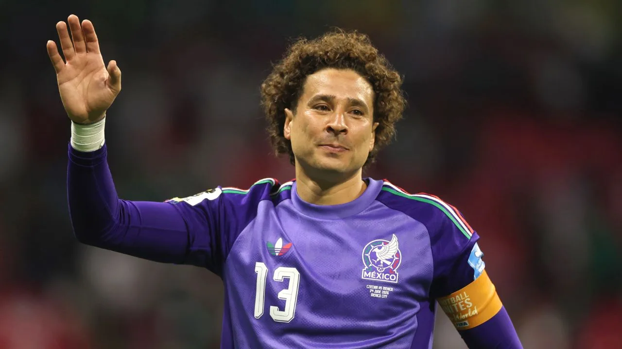 Memo Ochoa se retira de la Selección Mexicana en el Estadio Azteca.