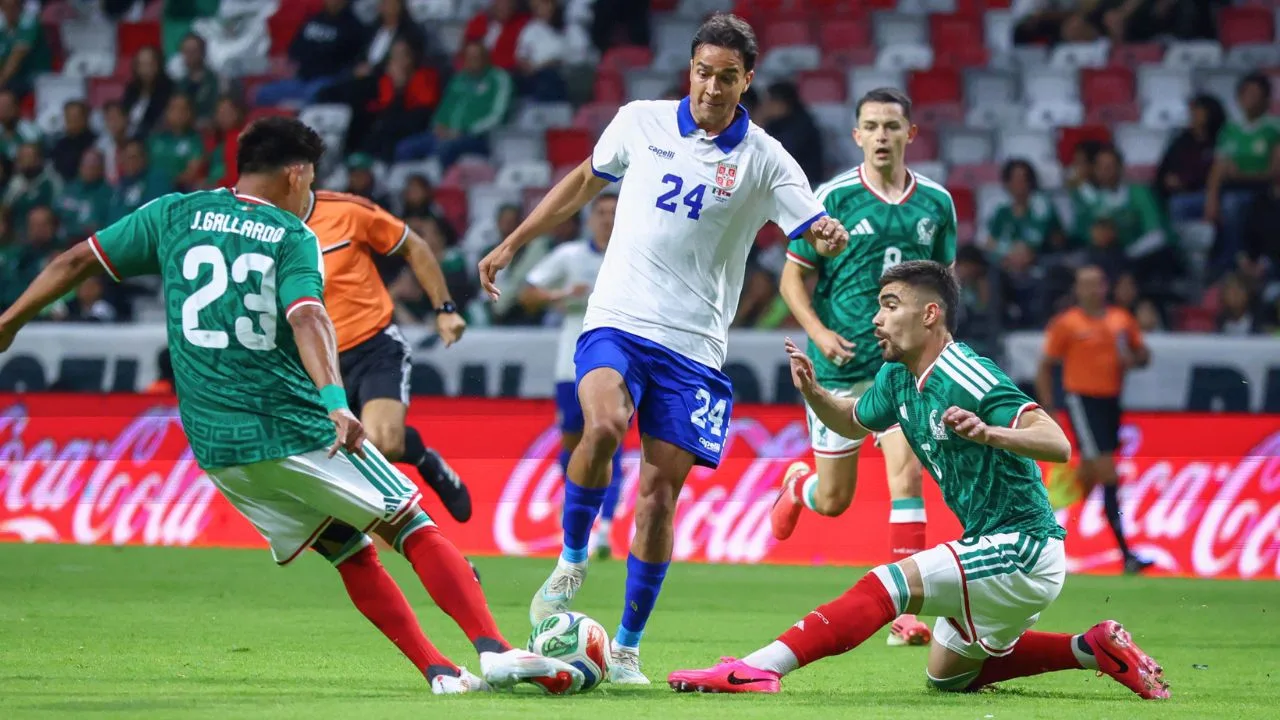 México vs Serbia: El error de Johan Vásquez y Gallardo que le costó el gol al Tri.