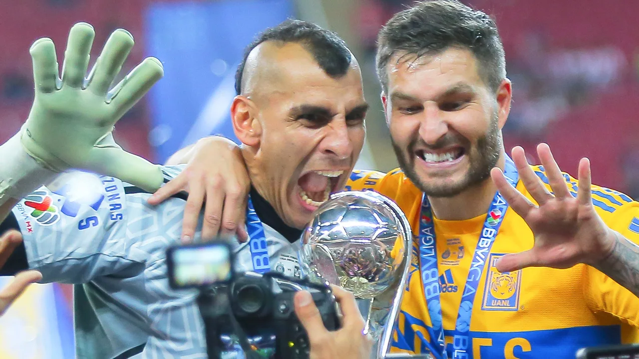 Nahuel Guzmán y André-Pierre Gignac figuras de Tigres.