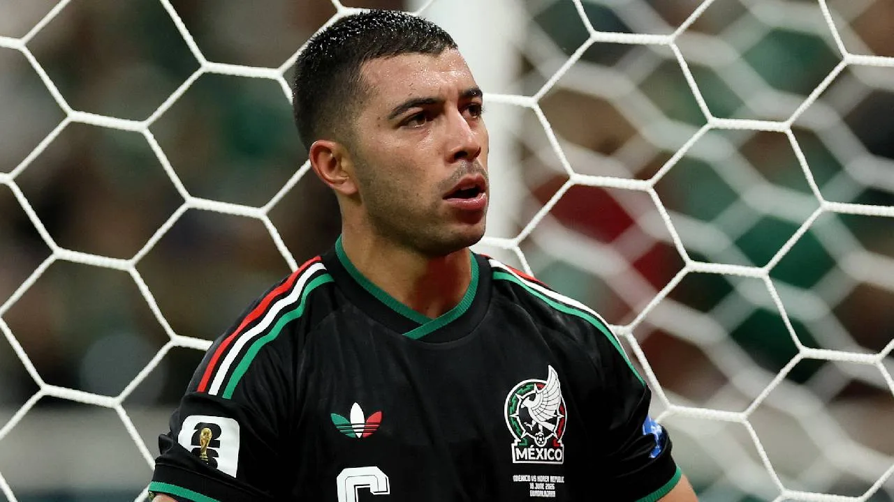 Erik Lira, jugador de Cruz Azul y Selección Mexicana.