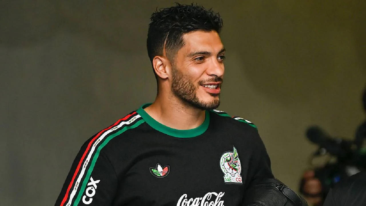 Raúl Jiménez, delantero mexicano.