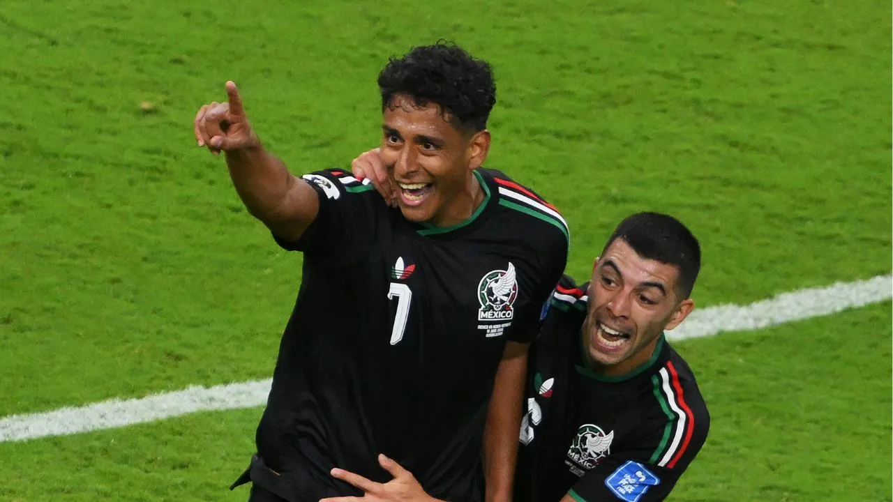 Luis Romo y Erik Lira, jugadores de la Selección Mexicana. 