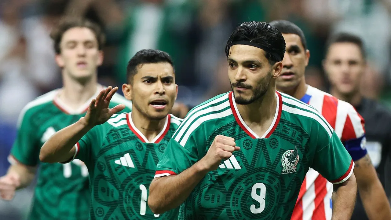 Orbelín Pineda y Raúl Jiménez, jugadores de la Selección Mexicana. 