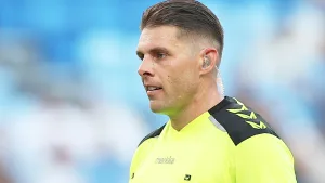 Shaun Evans, árbitro del polémico gesto, rompe el silencio y FIFA lo deja ‘libre’ en el Mundial 2026