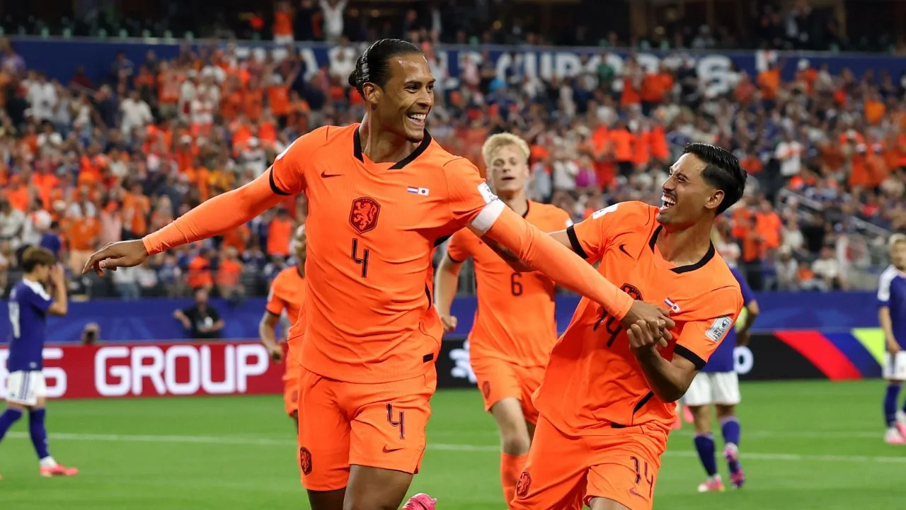 Virgil Va Dijk celebra el gol anotado a Japón en el Mundial 2026. 