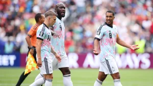 ¡Tensión total en Bélgica! Se fueron a los gritos a la pausa de hidratación en el Mundial 2026