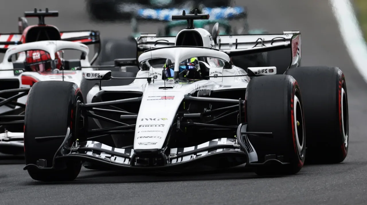 Qué le pasó a Checo Pérez y por qué abandonó el GP de Bélgica de la F1 Checo Pérez, GP de Bélgica de la F1