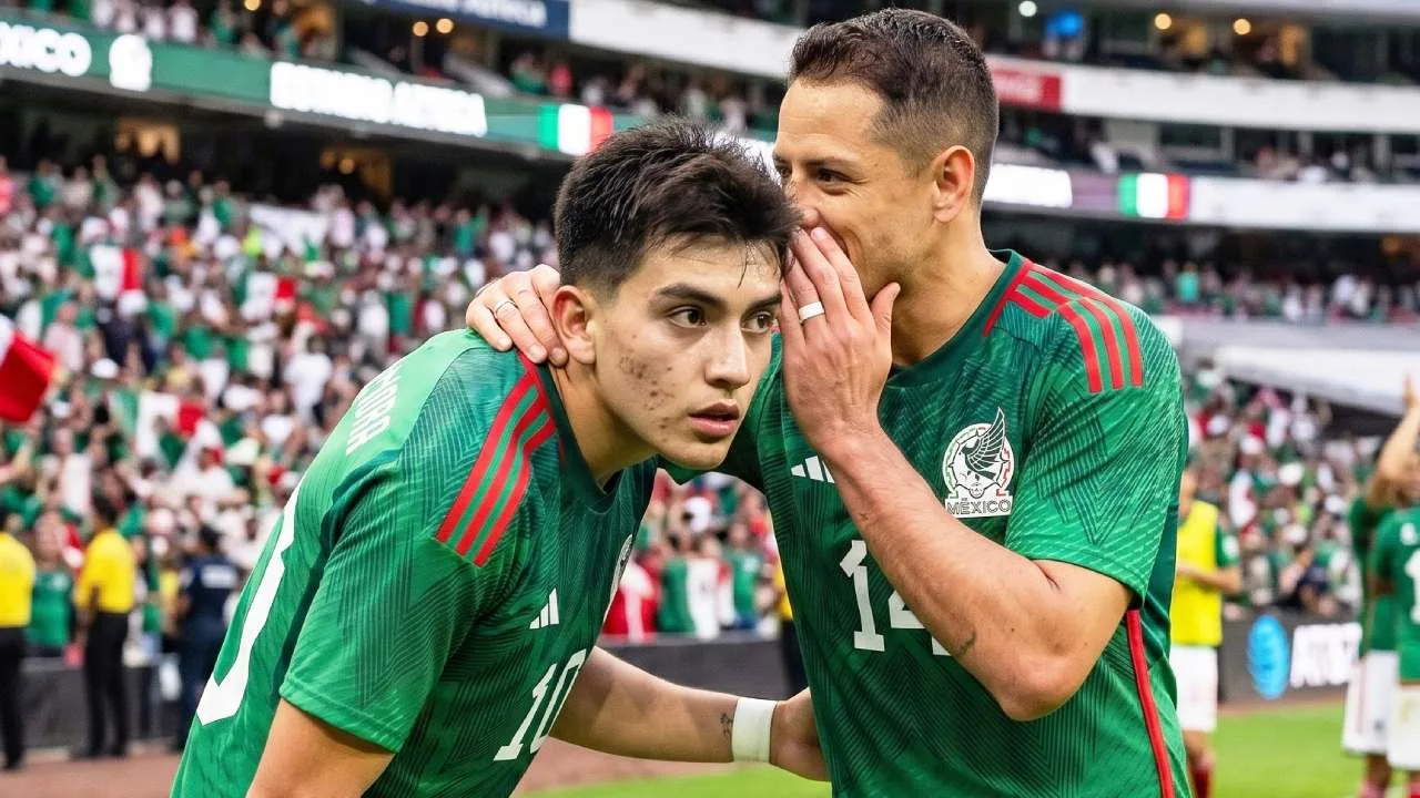 Chicharito cree que Gilberto Mora debe dar el salto a Europa cuanto antes.