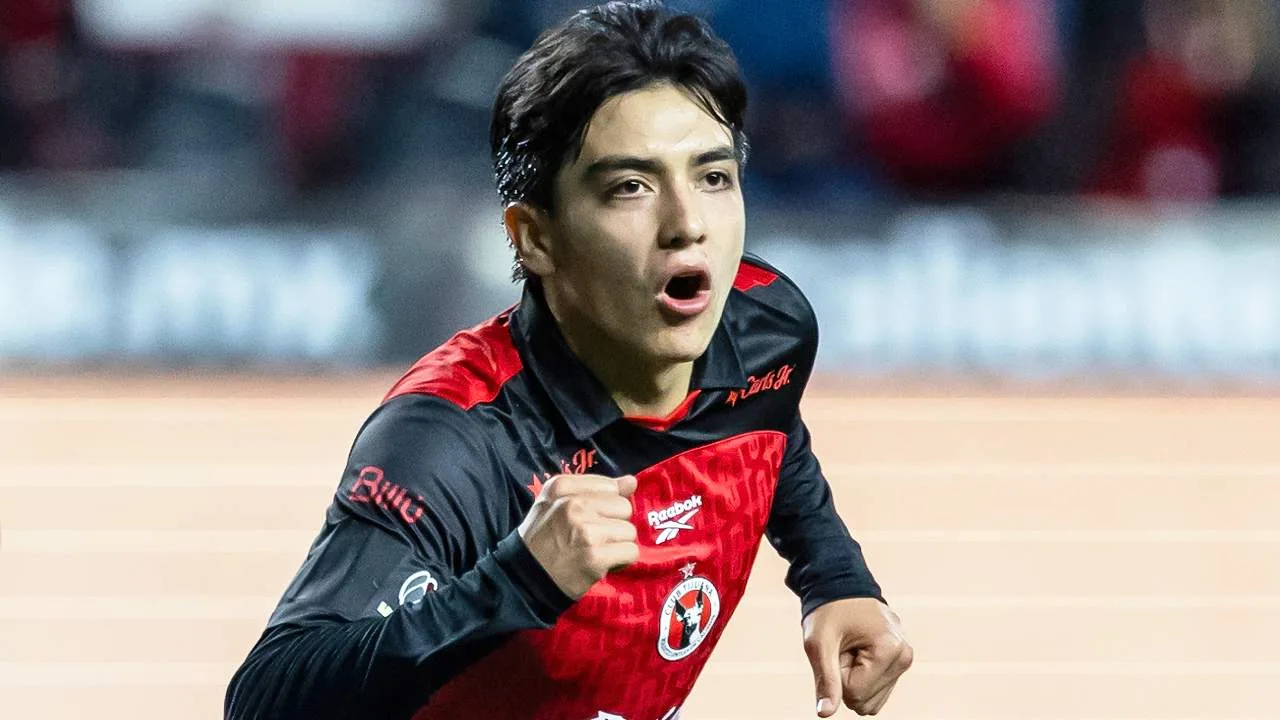 Padre de Gilberto Mora será auxiliar en Xolos y podría dirigir a su hijo