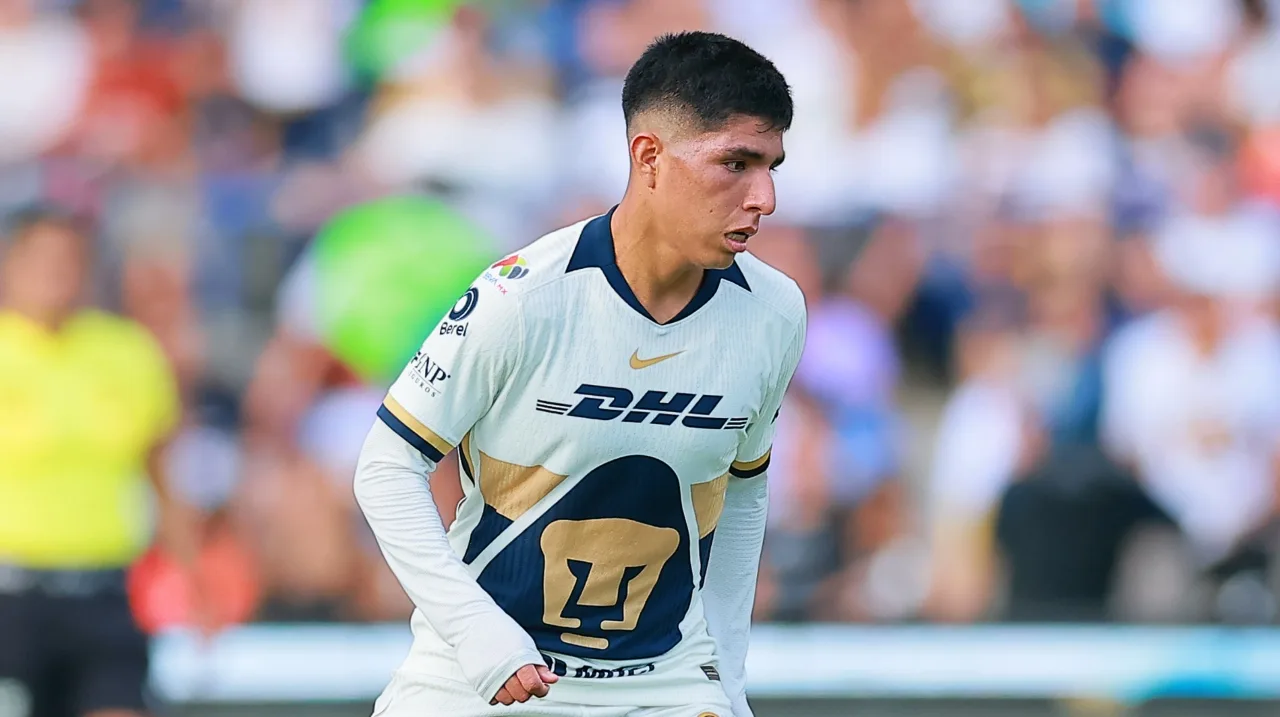 Piero Quispe, exjugador de los Pumas de la UNAM, durante un partido de la Liga MX