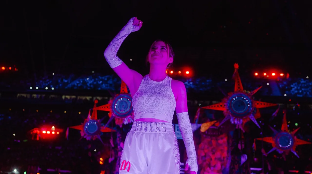 Samy Rivers, exitosa creadora de contenido mexicana, durante un combate de boxeo amateur.