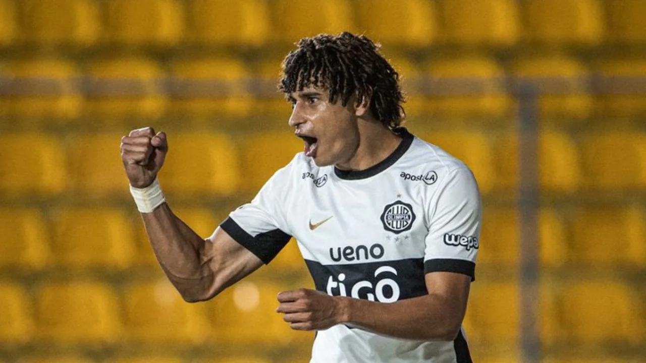 Adrián Alcaraz, jugador de Olimpia de Paraguay. 