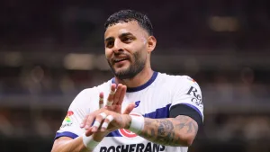 Antonio Rosique le cambia el nombre a Alexis Vega en plena transmisión del Campeón de Campeones