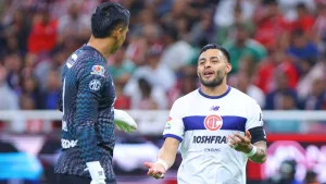 Chivas vs Toluca: Alexis Vega cobra penal a lo Panenka y luego le pide perdón al Tala Rangel