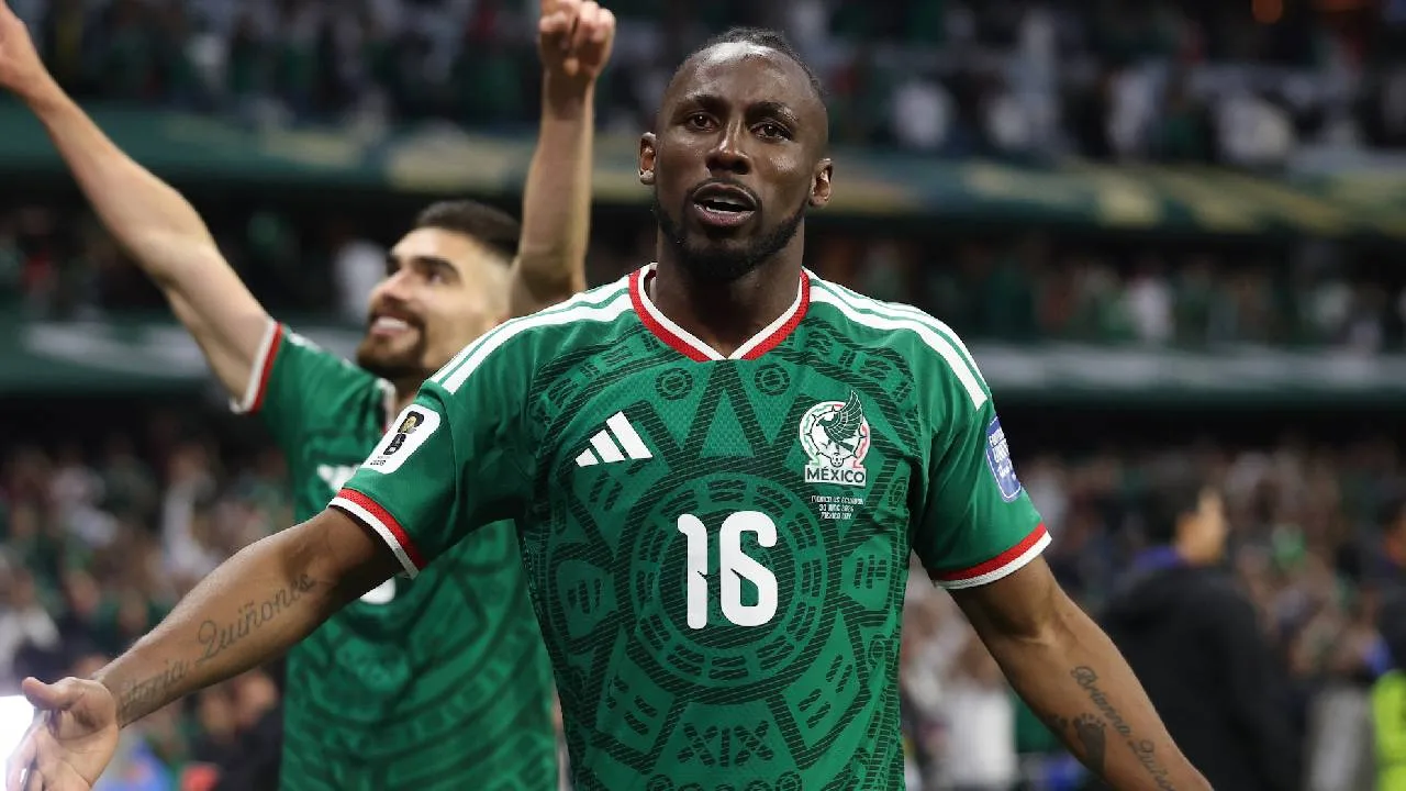 Julián Quiñones, delantero de la Selección Mexicana.