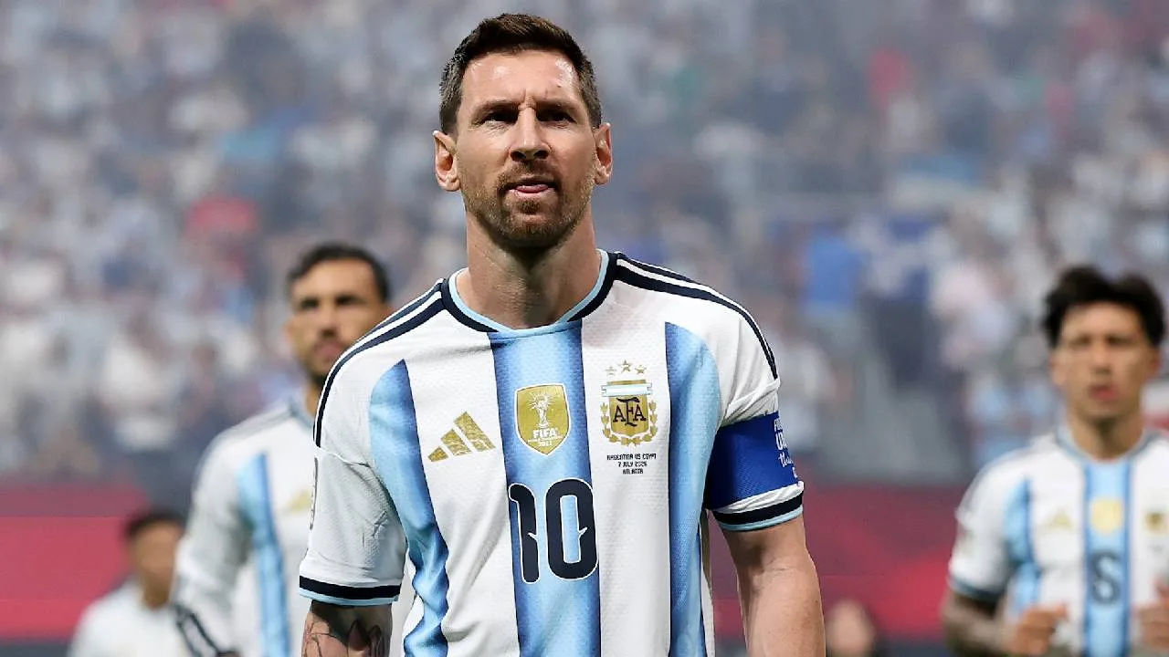 Lionel Messi falló un penal, pero se redimió.