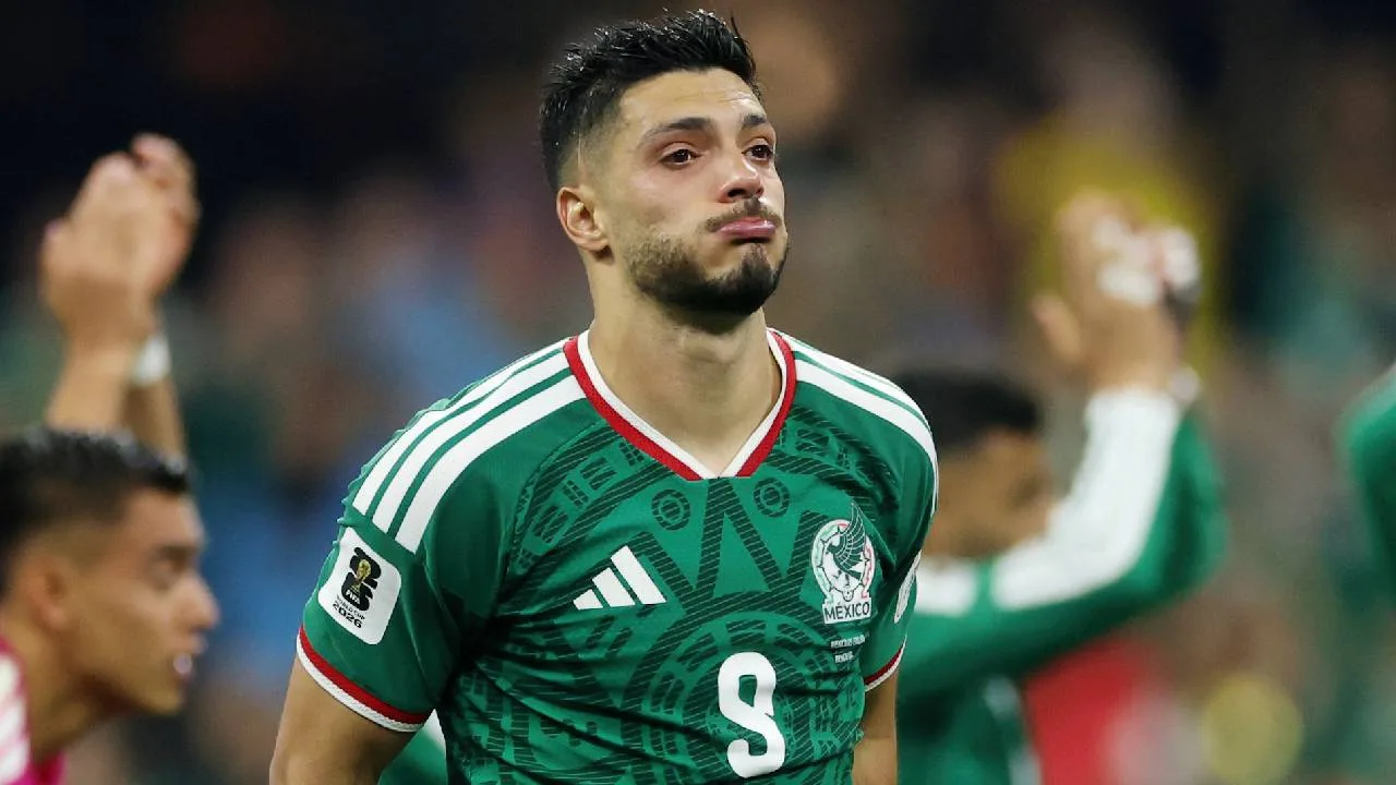 Raúl Jiménez, delantero mexicano.