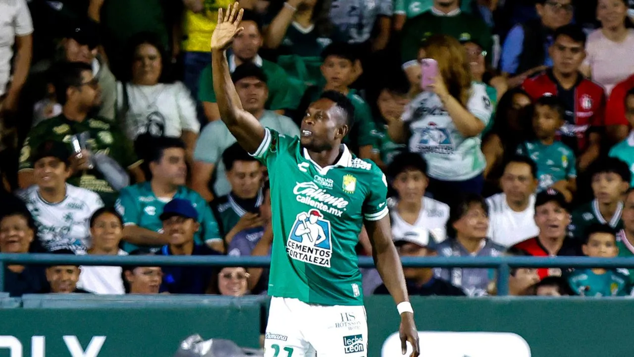 Díber Cambindo, jugador del León. 