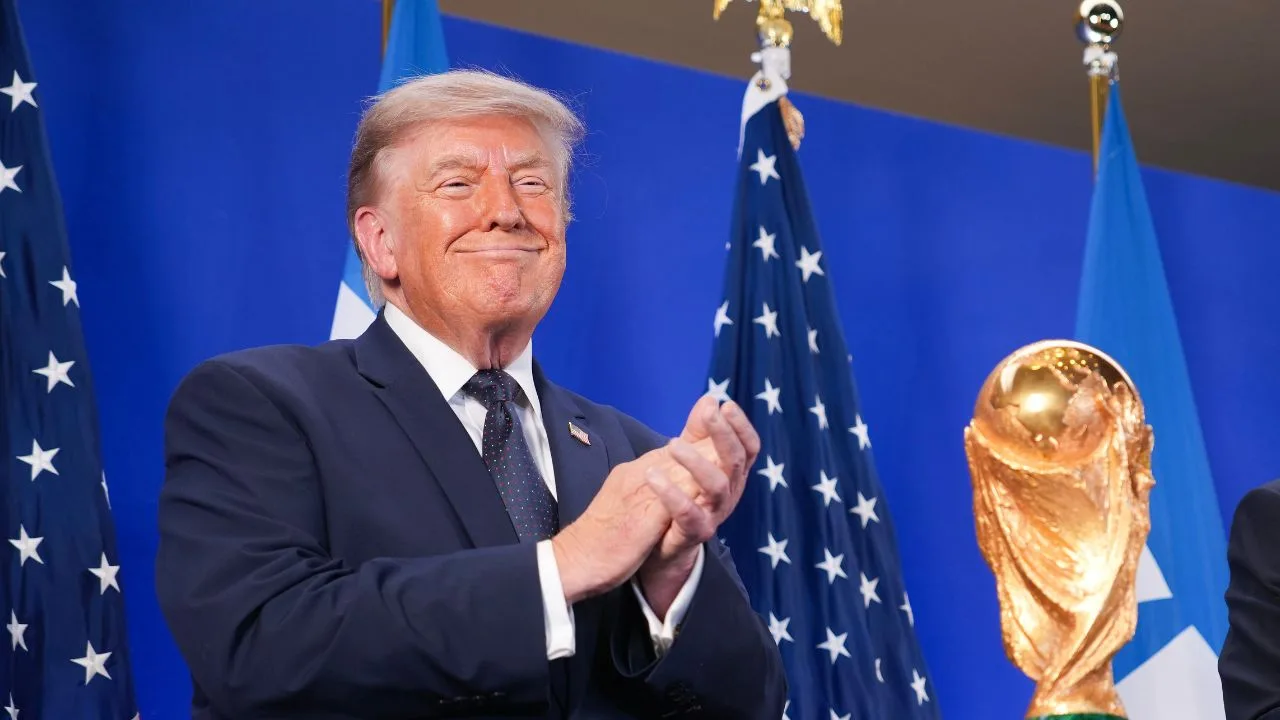 Donald Trump, en un evento con la Copa del Mundo y Gianni Infantino. 