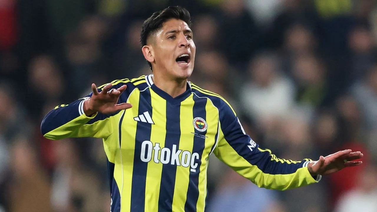 Benfica se mete a la pelea por fichar a Edson Álvarez y buscaría ganárselo al Colonia.