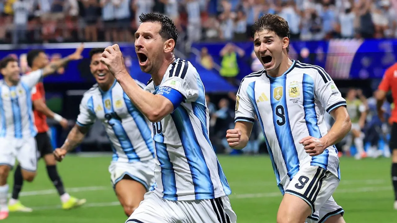 Argentina sufrió, pero se impuso ante Egipto.