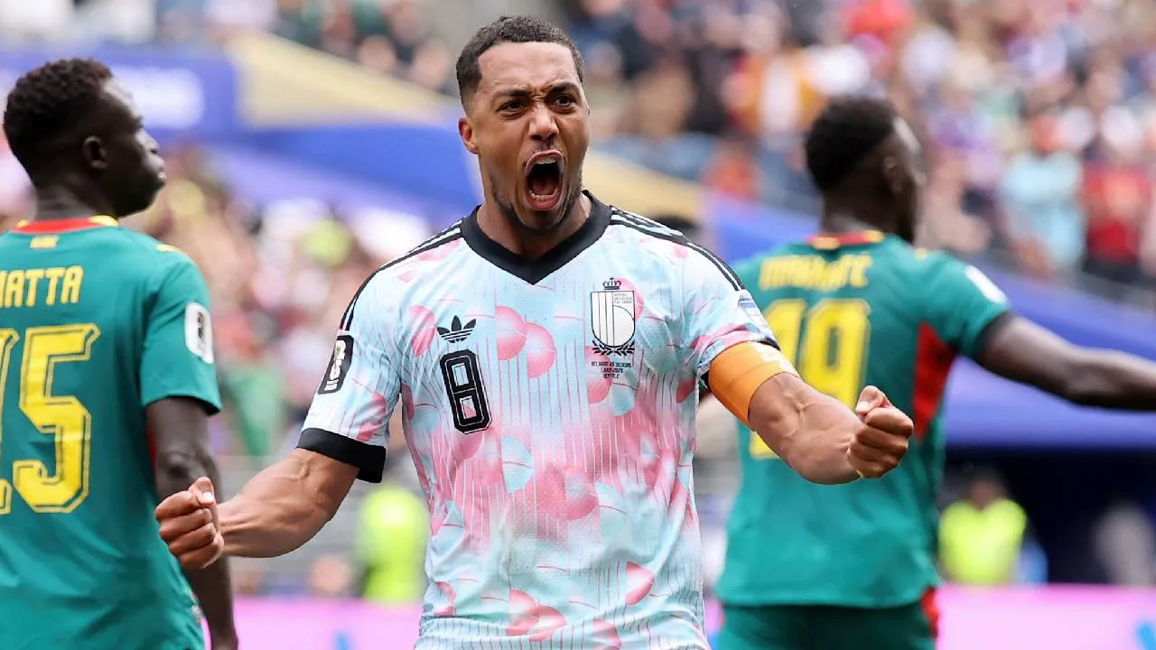 Bélgica sufrió ante Senegal, pero avanzó a octavos de final.