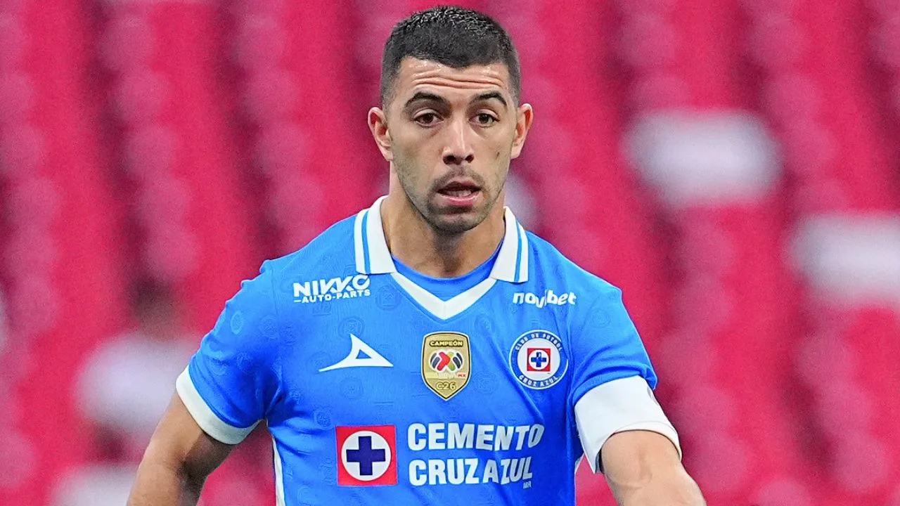Cruz Azul le pone precio a Erik Lira, pero hay un detalle que frena su salida a Europa.