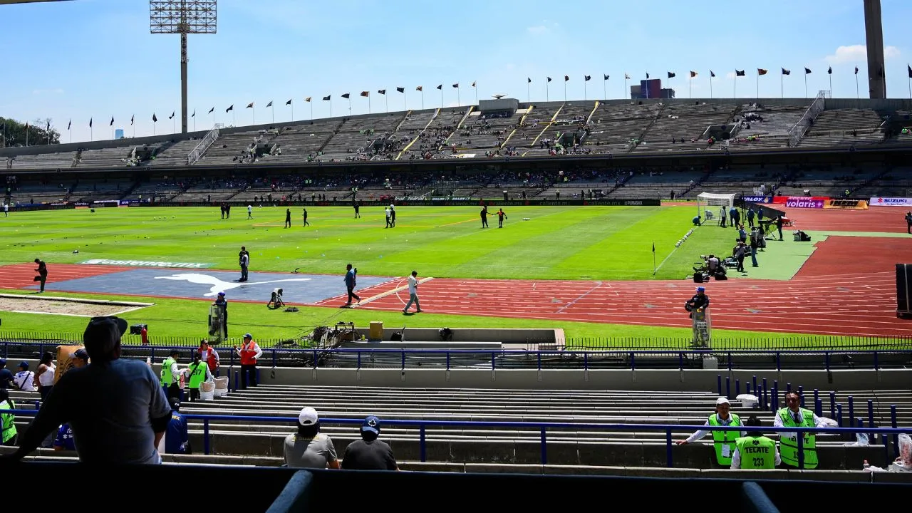 Por qué la cancha de CU luce maltratada a una semana del arranque del Apertura 2026.