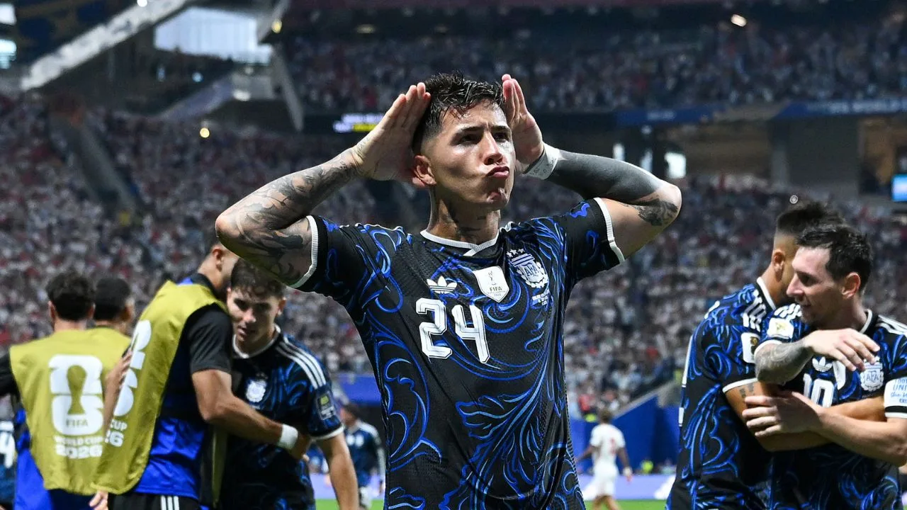 Enzo Fernández, jugador de la selección de futbol de Argentina. 