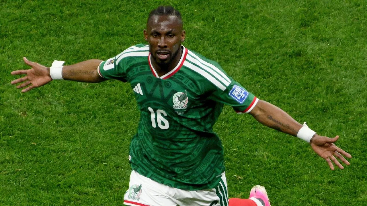 Julián Quiñones, jugador de la Selección Mexicana.