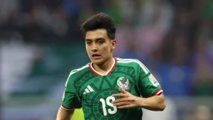 El dueño de Xolos de Tijuana habla del futuro de Gilberto Mora y aclara si estará en el Apertura 2026