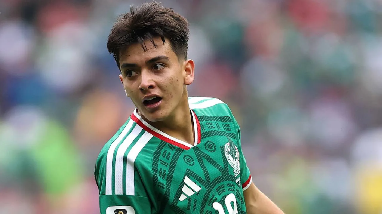 Gilberto Mora, futbolista mexicano.