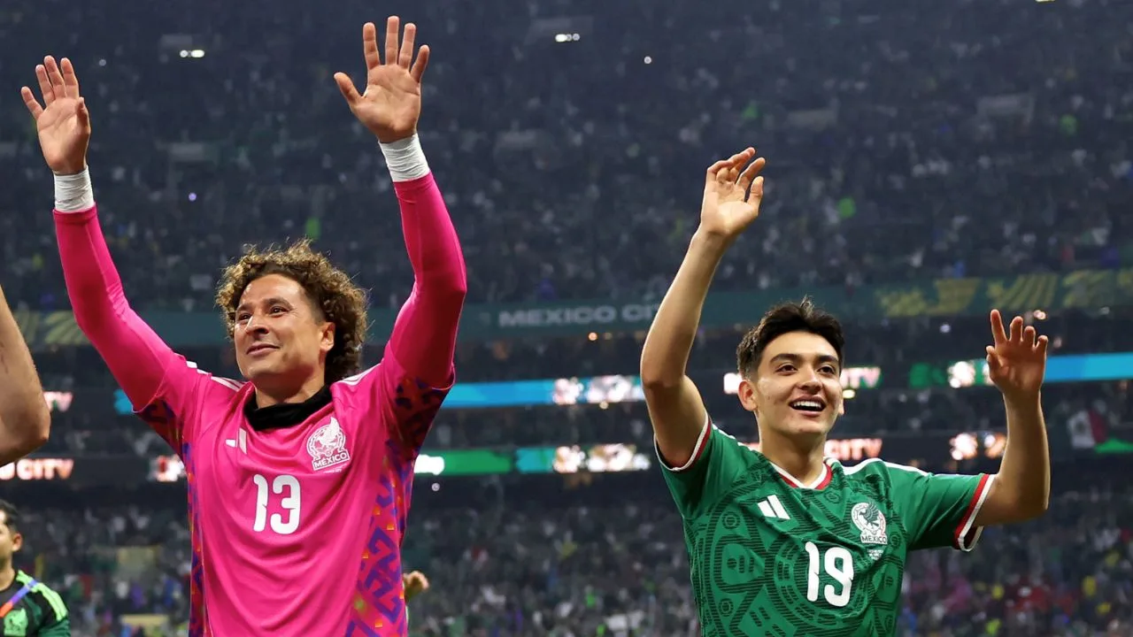 La tierna foto con la que Gilberto Mora felicitó a Memo Ochoa por su cumpleaños.