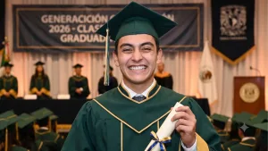 Gilberto Mora se gradúa de la preparatoria tras jugar el Mundial 2026 y así vivió el momento