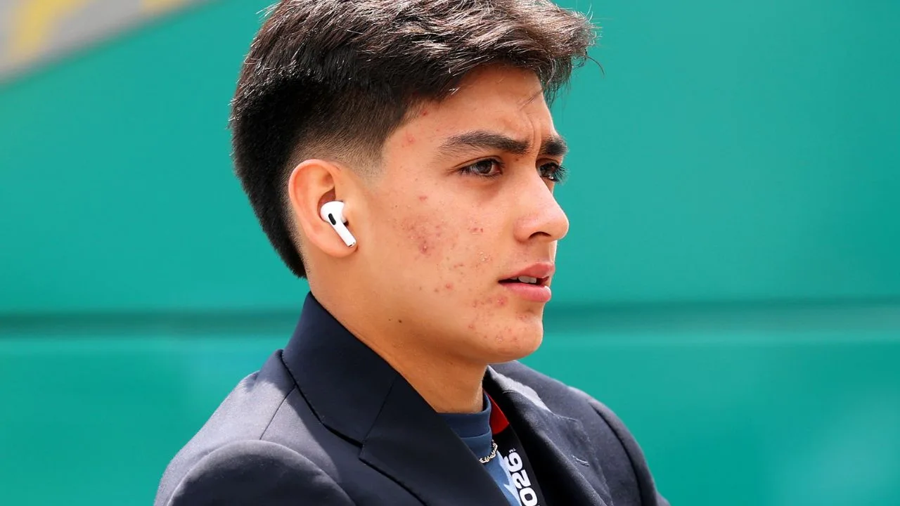 Cuánto cuesta estudiar en la preparatoria donde estuvo Gilberto Mora.