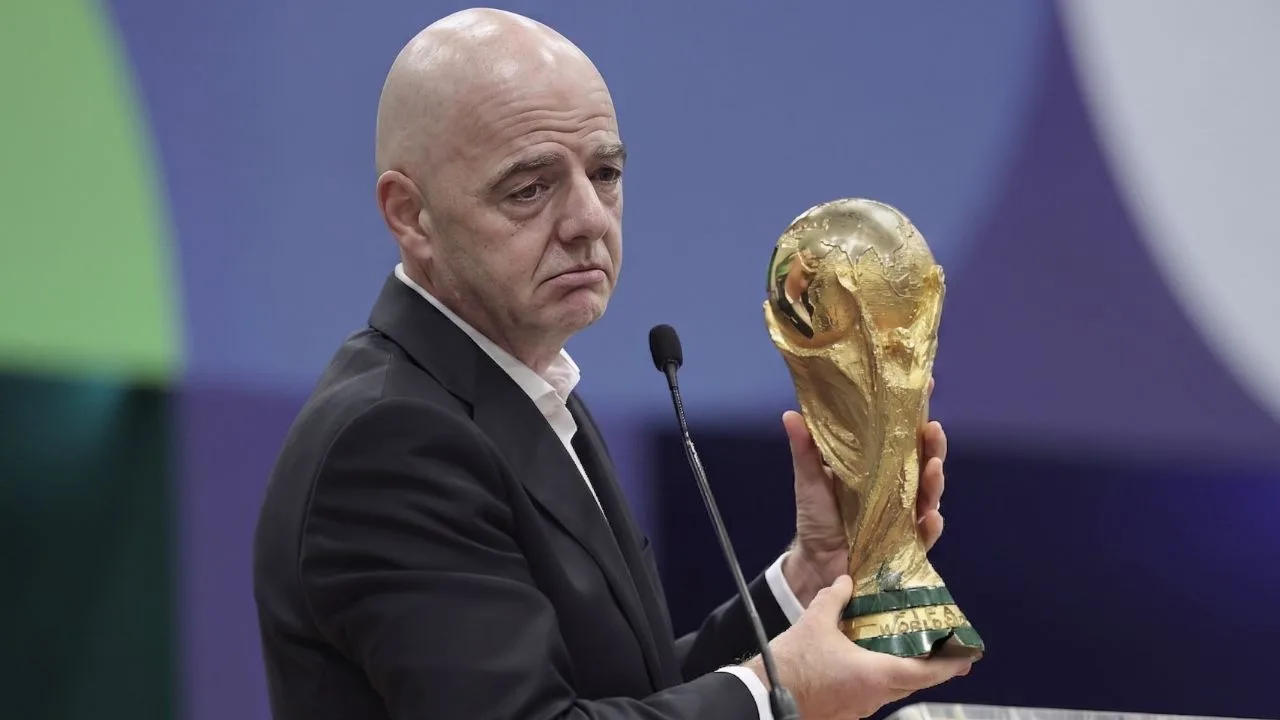Infantino da marcha atrás: Por qué la FIFA canceló el plan de privatizar el Mundial.