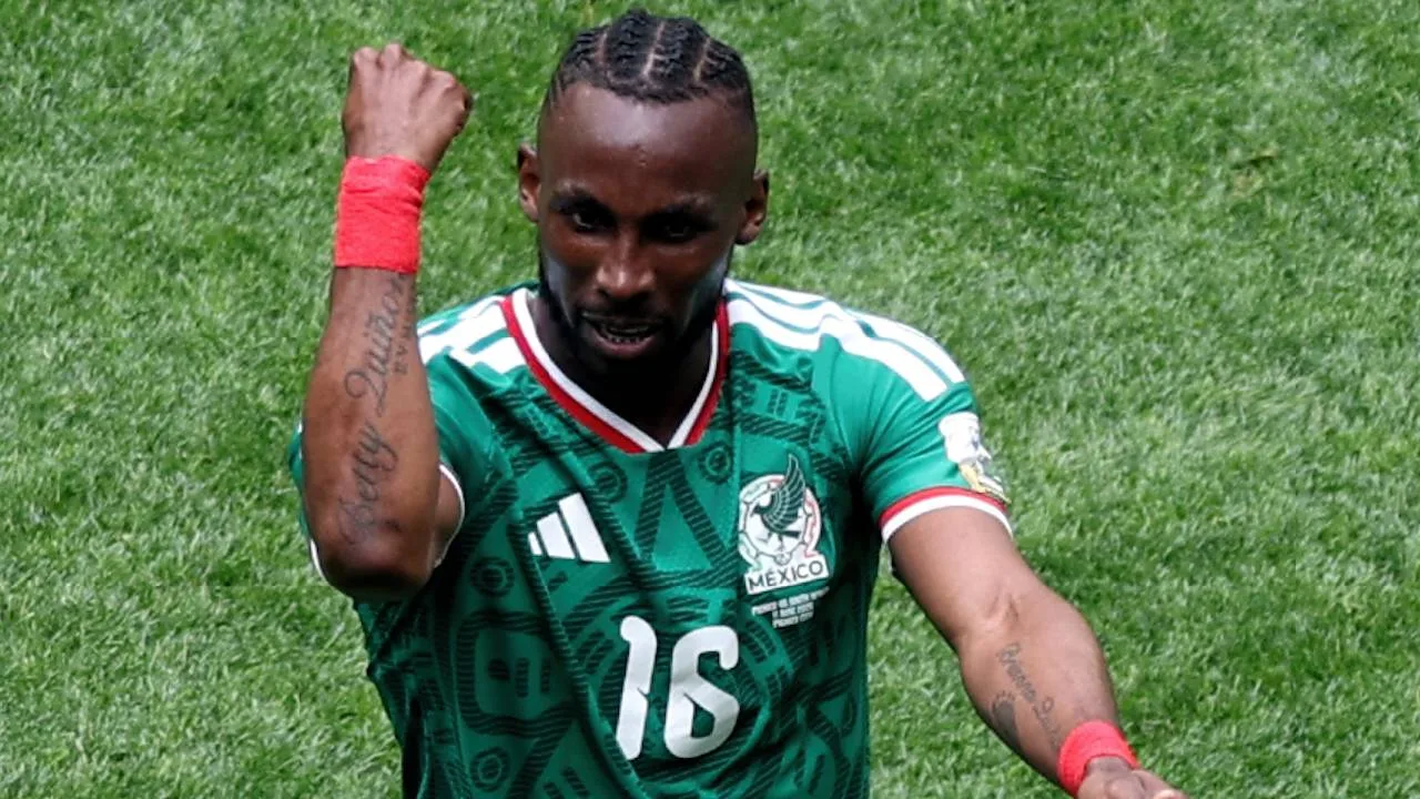 Julián Quiñones, jugador de la Selección Mexicana.