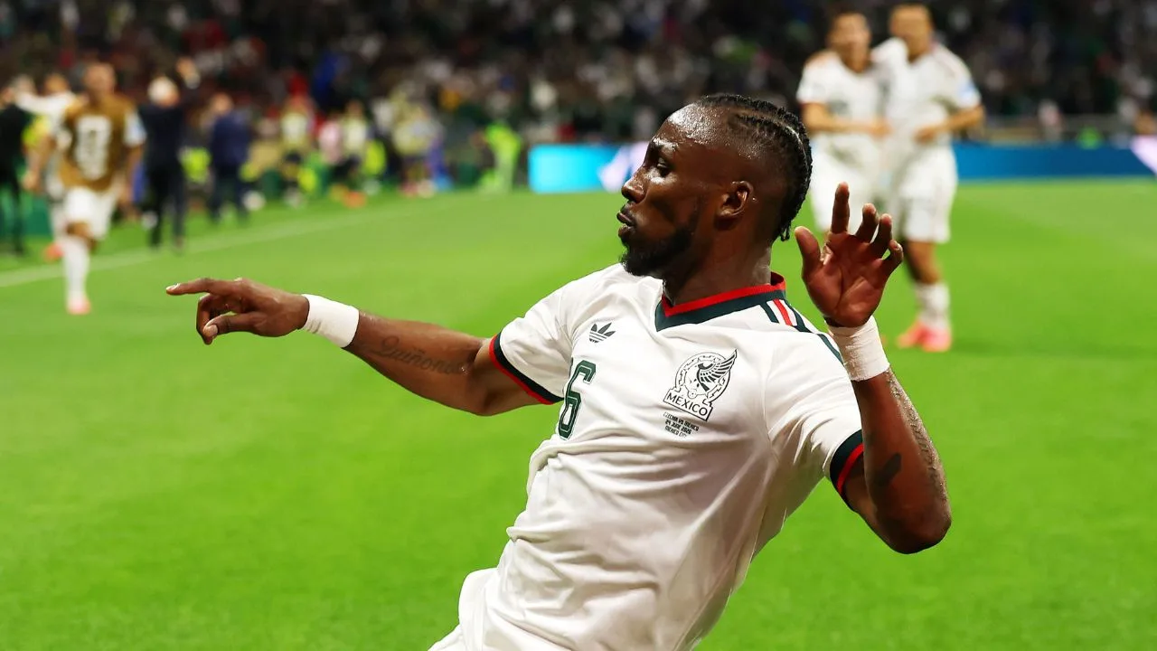 Julián Quiñones, jugador de la Selección Mexicana. 