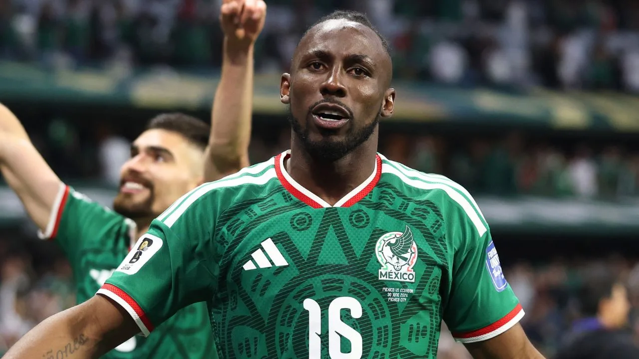 La millonaria cláusula de rescisión que frena la salida de Julián Quiñones a la Premier League La millonaria cláusula de rescisión que frena la salida de Julián Quiñones a la Premier League.