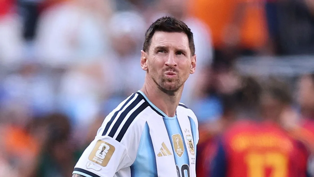 La imagen que muestra la salida de Lionel Messi tras perder la final del Mundial 2026 Lionel Messi, jugador de la selección de futbol de Argentina.