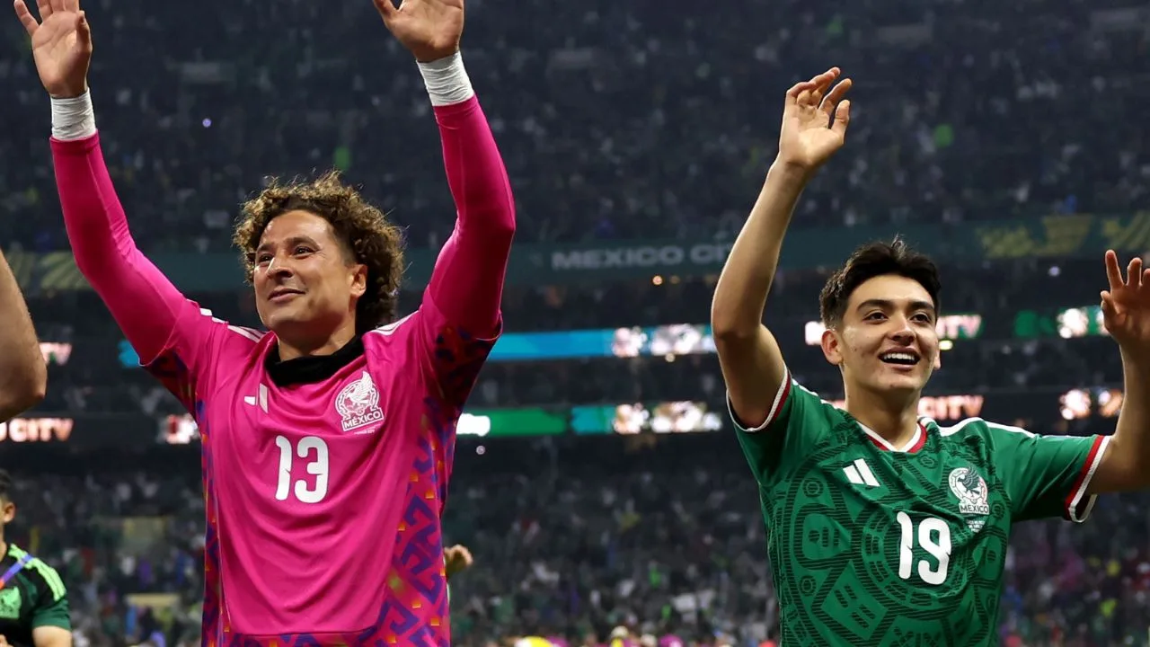 Memo Ochoa y Gilberto Mora, elementos de la Selección Mexicana. 