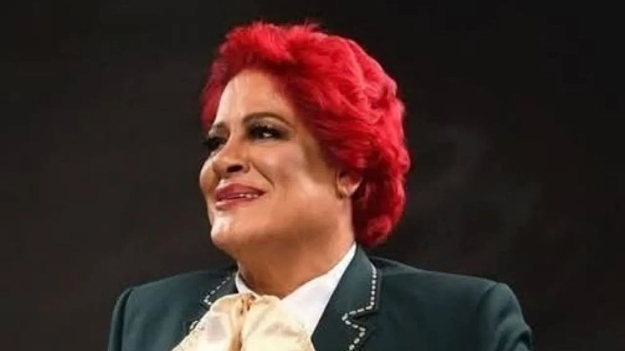 Pimpinela Escarlata, luchador exótico de Triple A y WWE. 