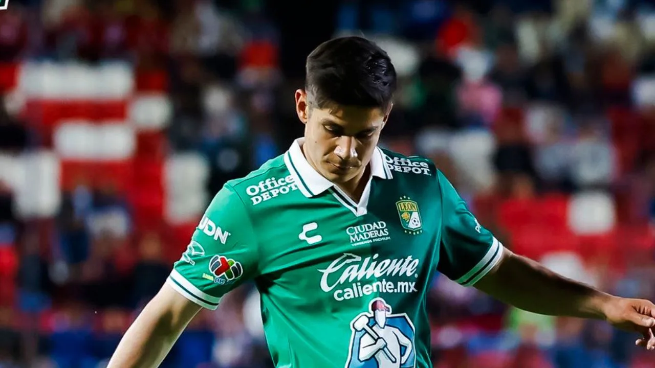 Alfonso Alvarado salió bastante perjudicado tras el impacto con Jackson Porozo. 