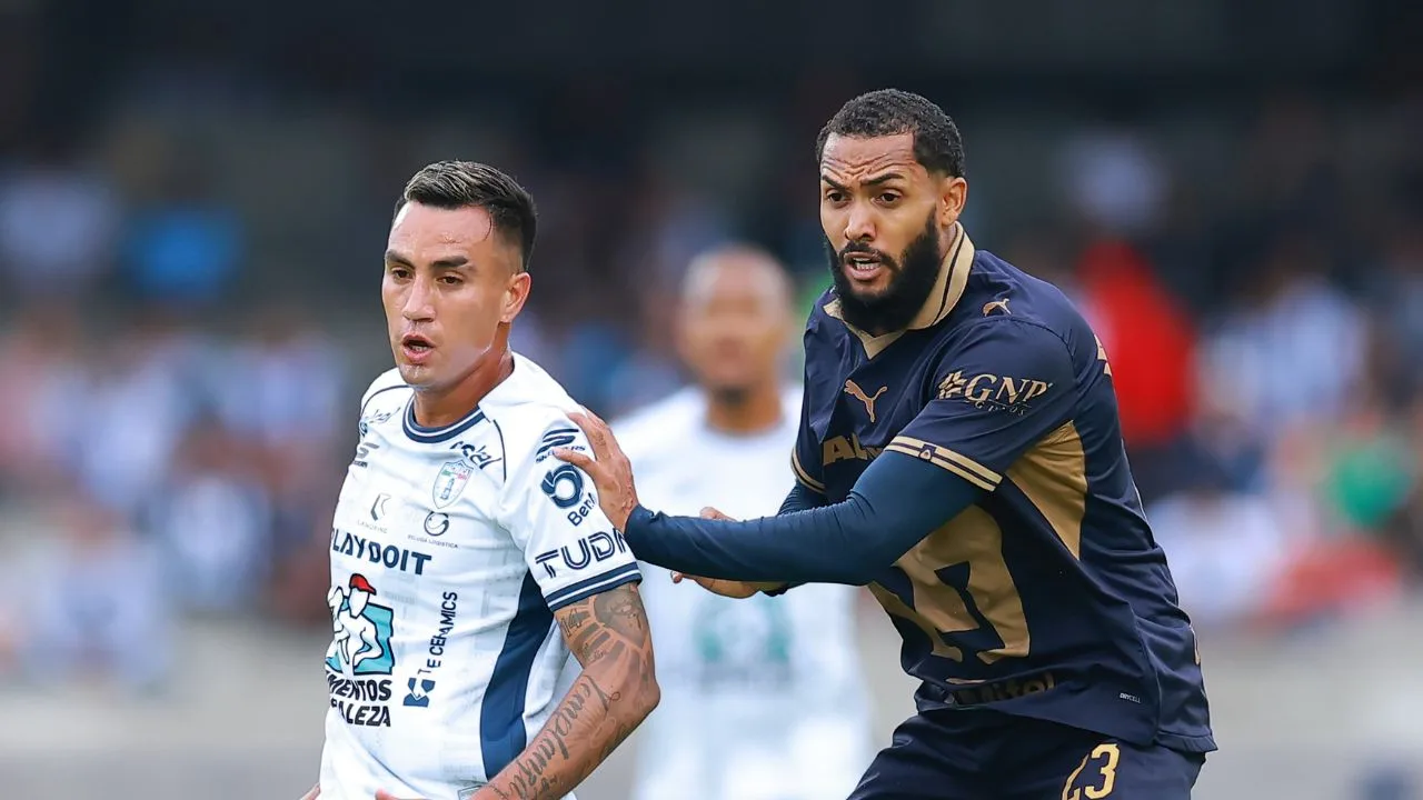 El duelo de Pumas ante Pachuca sufrió con el VAR. 