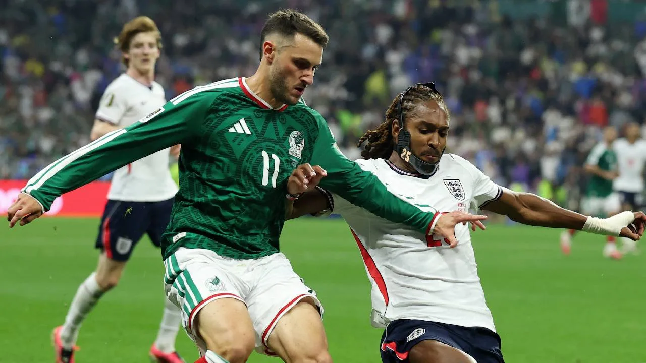 Santiago Giménez, delantero del AC Milan y Selección Mexicana.