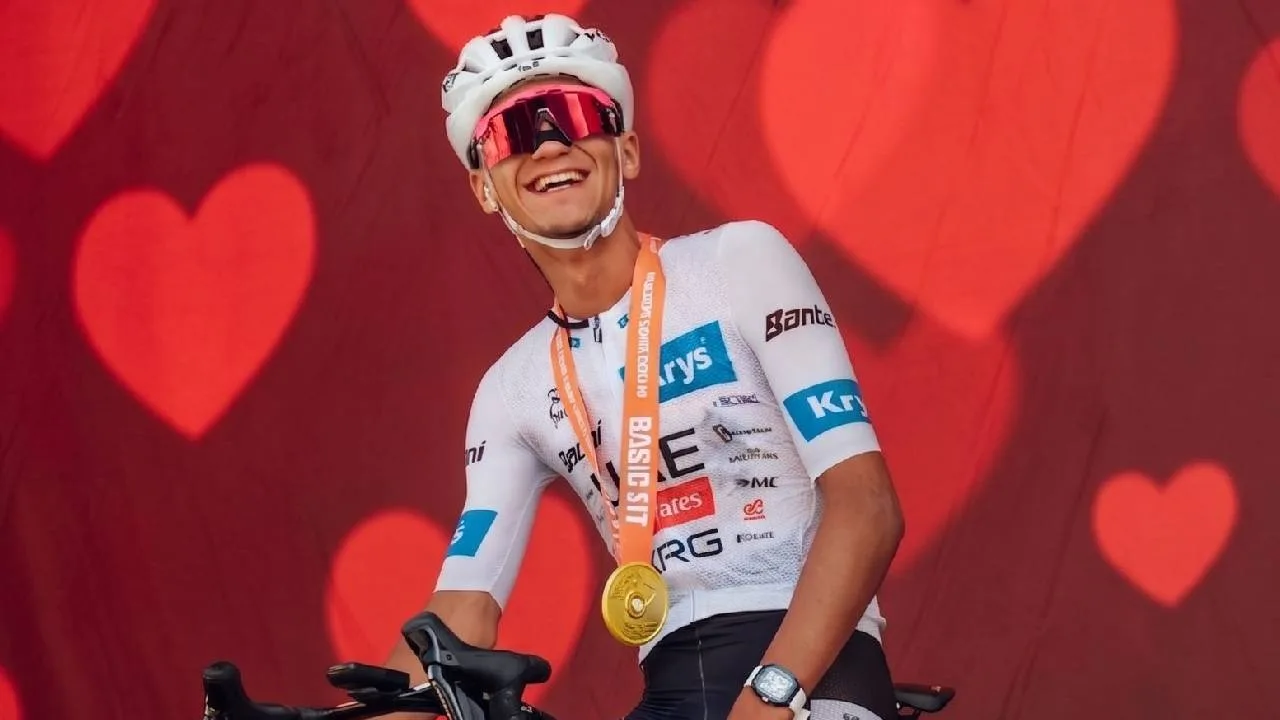 Quién es y a qué se dedica la novia de Isaac del Toro, el ciclista mexicano que hizo historia en el Tour de Francia Isaac del Toro, ciclista mexicano.