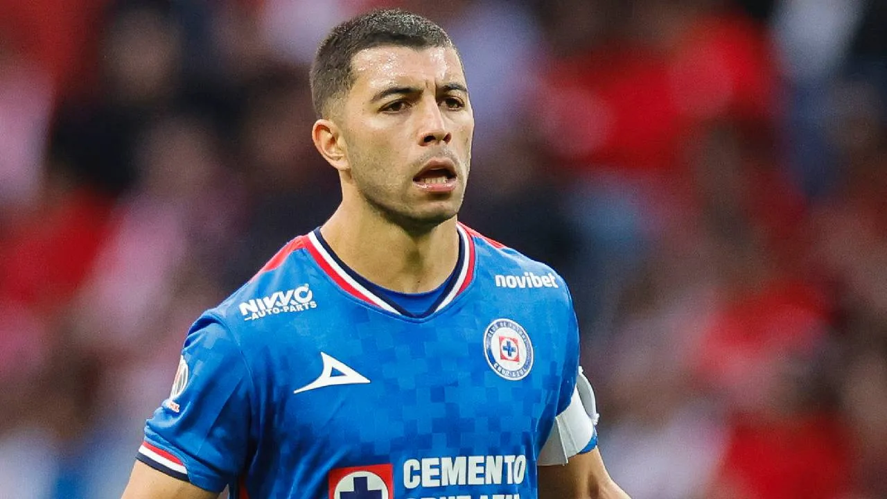 Erik Lira, jugador de Cruz Azul y Selección Mexicana.