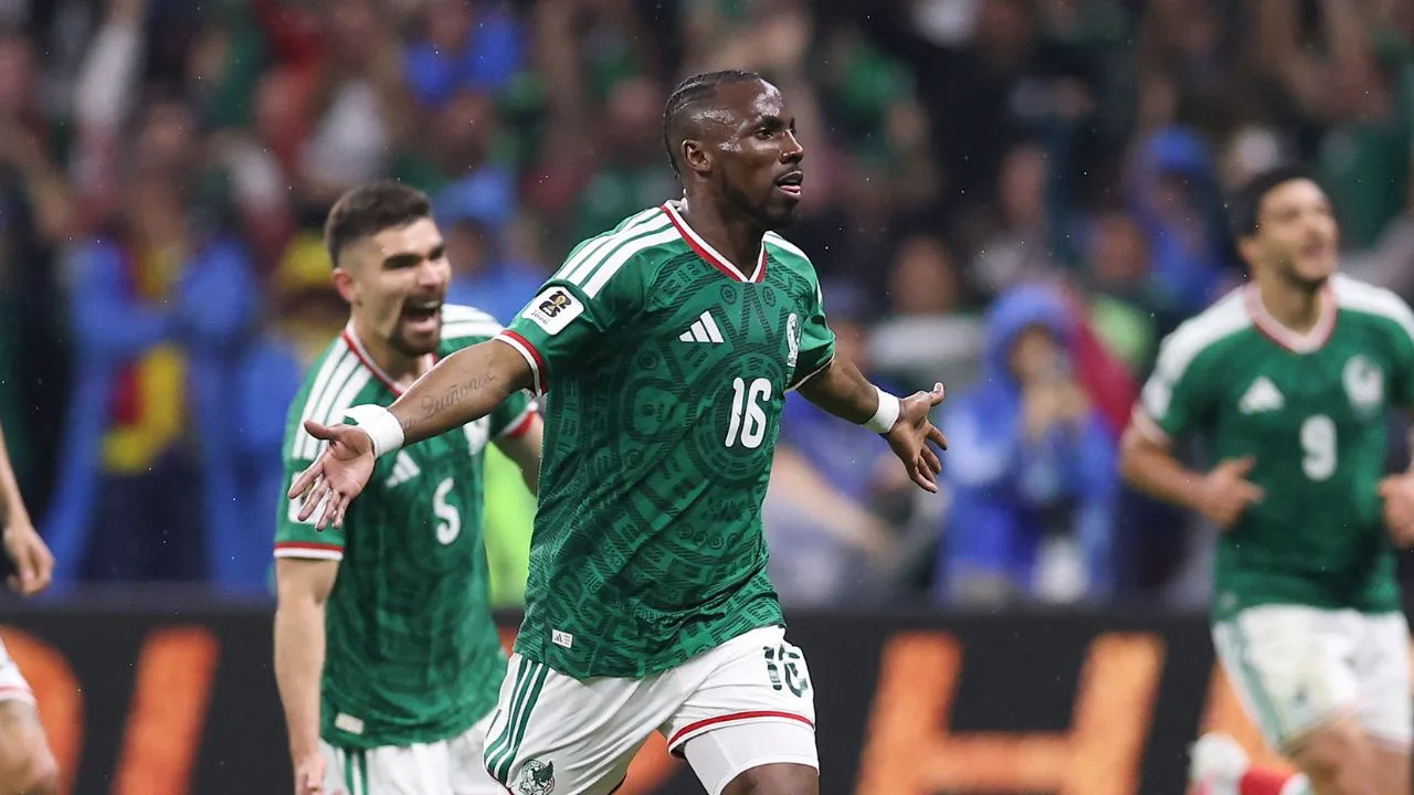 El duelo de México vs Inglaterra sufre otro cambio de horario en el Mundial 2026 que parece definitivo Jugadores de la Selección Mexicana, celebrando un gol en el Estadio Azteca.