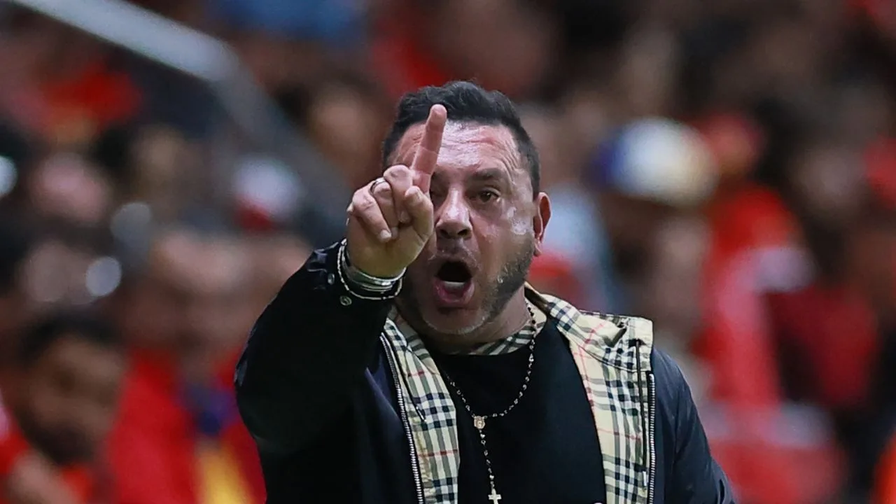 Turco Mohamed, entrenador del Toluca. 
